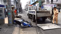 Chạy xe ngược chiều gây tai nạn, 2 người nguy kịch