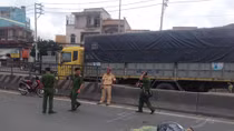 Ô tô đâm nữ sinh tử vong rồi tăng ga bỏ chạy