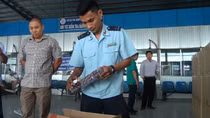 Hai container khai báo lô hàng hệ thống đánh lửa bugi chứa hơn 1 triệu gói thuốc lá lậu