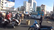 Người phụ nữ bán vé số bị xe khách tông tử vong