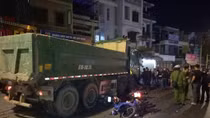 Xe ben mất lái gây tai nạn kinh hoàng trên đường phố