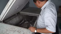 Phát hiện hơn 2 tấn thịt heo trộn đà điểu không rõ nguồn gốc