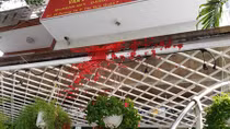 Truy tìm hai "Ninja" tạt sơn pha mắm tôm vào nhà dân