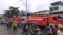 Người dân hoảng loạn khi công ty hóa chất trong hẻm phát hỏa