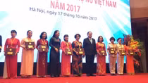 Nhà khoa học tâm huyết với bệnh nhân ung thư nhận Giải thưởng Phụ nữ Việt Nam