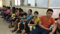 Thời tiết giao mùa, trẻ nhập viện tăng vọt