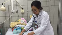 2 bé sơ sinh bị nhiễm khuẩn được ra viện hôm nay