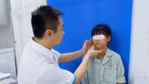 Phẫu thuật tạo hình mặt cho thiếu nữ bị sẹo do ngã vào bếp lửa
