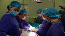 Cứu sống bệnh nhân người nước ngoài bị biến chứng tim mạch nguy kịch