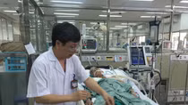 Cần có chính sách khuyến khích doanh nghiệp chăm sóc người già