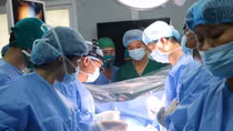 Lần đầu tiên ở Việt Nam mổ mở ngực có sử dụng máy tim phổi nhân tạo