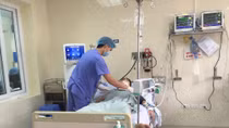 Tăng giá dịch vụ y tế, nhưng các bệnh viện phải thực hiện giá trần 