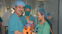 2 bệnh viện cứu sống 2 mẹ con bệnh nhân nguy cơ tử vong cao do hẹp khí quản