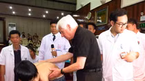 Khám miễn phí cho trẻ bị dị tật bẩm sinh cơ quan vận động