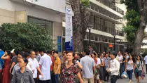 Bao giờ mới chấm dứt cảnh hàng trăm bệnh nhân đứng xếp hàng chờ khám mỗi ngày? 