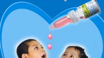 Bắt đầu triển khai cho trẻ uống vaccine bại liệt loại mới 