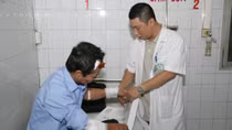 10 nạn nhân được cấp cứu kịp thời trong vụ lật xe tại Pháp Vân - Cầu Giẽ