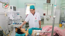 Cứu sống bệnh nhân bị chồng đâm 10 nhát, thủng động mạch chủ