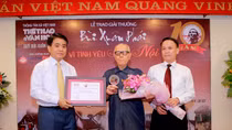 Nhà văn hóa Hữu Ngọc giành Giải thưởng Lớn “Vì tình yêu Hà Nội” 2017