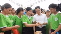 Phó Thủ tướng Vũ Đức Đam tham dự chương trình “Bữa ăn an toàn”