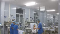 Cắt bỏ khối u quái khổng lồ trong ngực bệnh nhân 18 tuổi