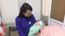 Bộ trưởng Bộ Y tế kiểm tra hoạt động khám, chữa bệnh phục vụ Tết tại Hà Nội 