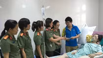 "Thai phụ từ chối điều trị ung thư để cứu con" đã được trao thẻ bảo hiểm y tế