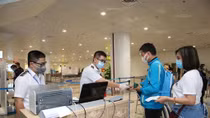 Từ 12h00 hôm nay, tạm dừng nhập cảnh khách du lịch nước ngoài 