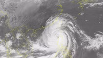  Mangkhut không còn ở cấp siêu bão nhưng vẫn gây gió giật cấp 17