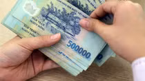 "Ăn bẩn" tiền thi đua khen thưởng, chủ tịch phường bị khởi tố 