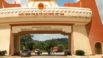 Tạm dừng qua lại biên giới giữa Việt Nam với Campuchia và Lào 