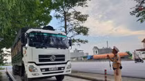 CSGT Thanh Hoá kiên quyết xử lý xe quá khổ