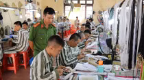Lao động để dạy nghề, hướng nghiệp cho phạm nhân