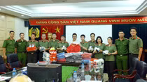 Đội bóng đá Báo CAND tiếp nhận trang phục thi đấu do KAMITO tài trợ