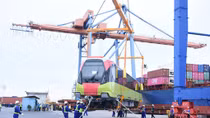 Đoàn tàu metro Nhổn-ga Hà Nội cập cảng Hải Phòng