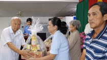 Trao hơn 1.100 phần quà tết cho người nghèo, gia đình có hoàn cảnh khó khăn ở Cần Thơ