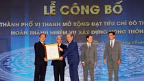 Phó Thủ tướng Trương Hòa Bình trao quyết định TP Vị Thanh đạt đô thị loại II