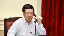 Phó Thủ tướng, Bộ trưởng Ngoại giao Phạm Bình Minh điện đàm với Bộ trưởng Ngoại giao Singapore