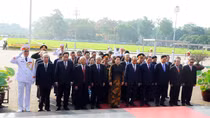 Lãnh đạo Đảng, Nhà nước và Bộ Công an vào Lăng viếng Chủ tịch Hồ Chí Minh