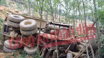 Đi làm nương, phát hiện 4 xác người trong cabin xe tải dưới vực sâu
