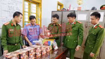 Liên tiếp bắt giữ các đối tượng mua bán, tàng trữ trái phép pháo nổ