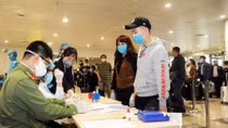Gần 1.000 người Việt Nam trở về từ vùng dịch