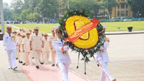 Đoàn đại biểu điển hình tiên tiến tiêu biểu CAND vào Lăng viếng Chủ tịch Hồ Chí Minh