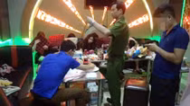 21 thanh niên phê ma túy bay lắc trong quán karaoke ở Hà Giang