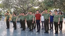 Cục Truyền thông CAND dâng hương tưởng niệm các Anh hùng liệt sỹ Điện Biên Phủ