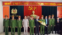 Khen thưởng đột xuất lực lượng bắt vụ vận chuyển 40 bánh heroin