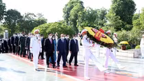 Lãnh đạo Đảng, Nhà nước và Bộ Công an tưởng niệm các Anh hùng liệt sĩ