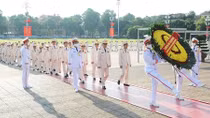 Đoàn đại biểu Đại hội đại biểu Đảng bộ Công an Trung ương vào Lăng viếng Bác