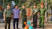 Chung tay cùng đồng bào vùng cao phòng chống dịch