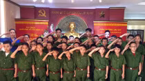 ''Học làm chiến sĩ Công an'' để biết thêm sẻ chia và yêu thương